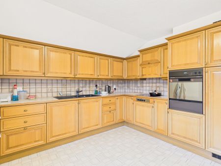 Charming single room with practical furniture in Oberweningen - Foto 5