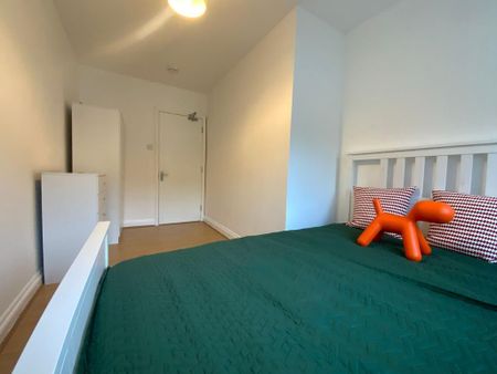 1 bedroom in a house share to rent - Photo 2