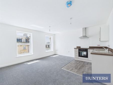 3 bedroom Flat To Let - Photo 4