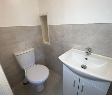 En-Suite Room, 4 Eglantine Gardens, Belfast, BT9 6EZ - Photo 6