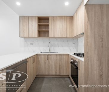 Luxury One Bedroom Apartment - Photo 2