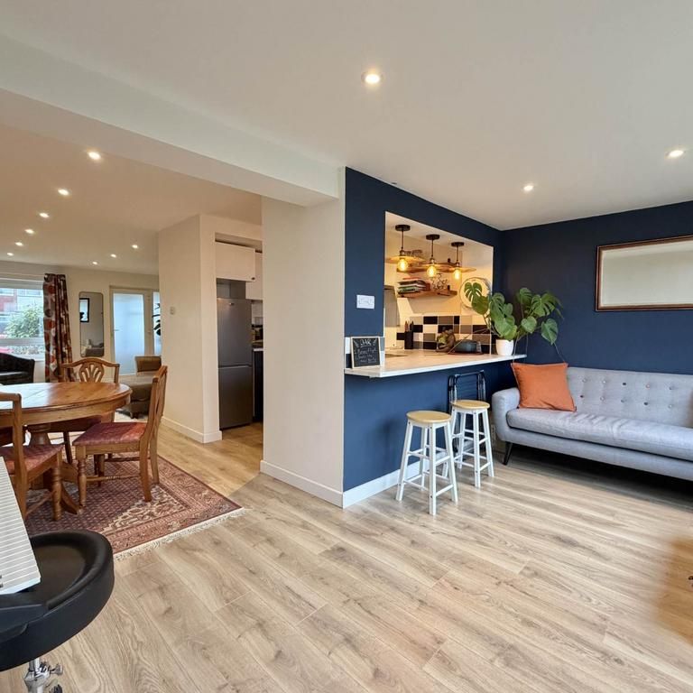 3 bedroom semi-detached house to rent - Photo 1