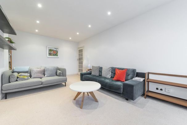 2 Bed Flat, Hillfield Court, NW3 - Photo 1
