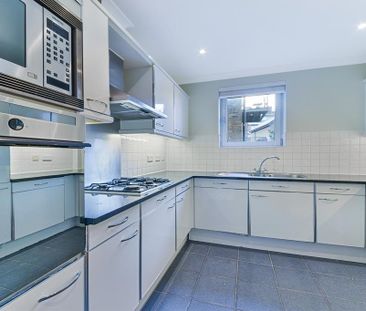 3 bedroom flat to rent - Photo 5