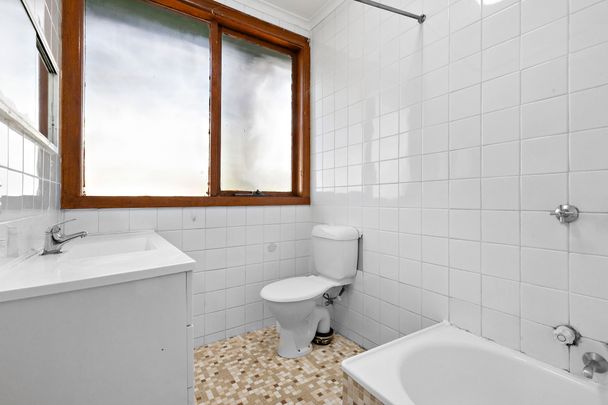 Charming Coastal Cottage - Convenience, Comfort & Character - Photo 1