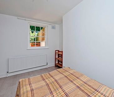 2 Bed Flat, Goldhawk Road, W12 - Photo 5