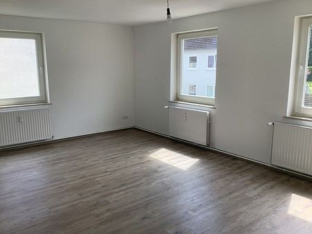 Helle und geräumige 2,5 Zimmer Wohnung zum 16.09.2024 anmietbar! - Photo 3