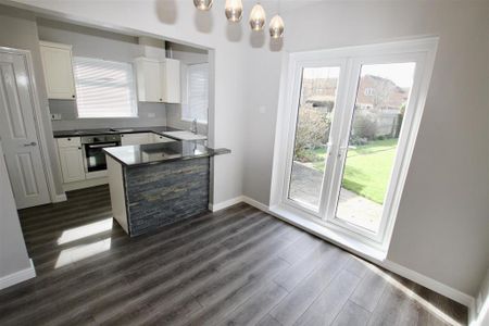 3 bedroom semi-detached house to rent - Photo 3