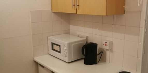 1 Bed Flat, London Road, RG1 - Photo 2