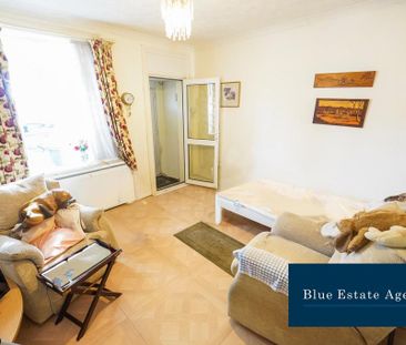 4 bedroom end of terrace house to rent - Photo 1