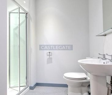 1 bedroom in a flat share to rent - Photo 5