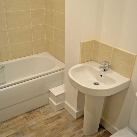 2 Bed House - Photo 3