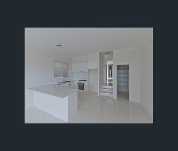 Stunning Modern Home! Walking distance to schools, shops & transport! - Photo 4