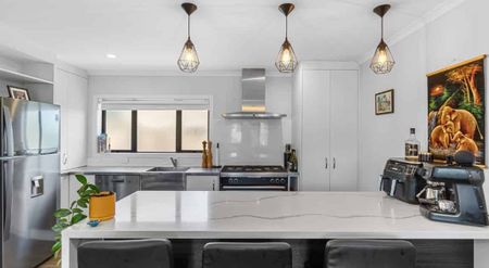 Modern Townhouse Living - Photo 3