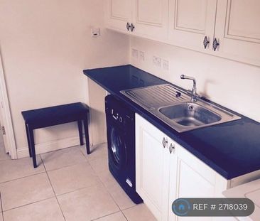 1 bedroom in a house share to rent - Photo 4