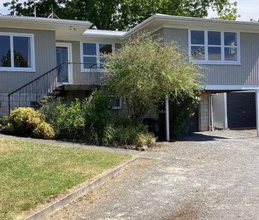 3BR Home in Havelock North with a view - Photo 5