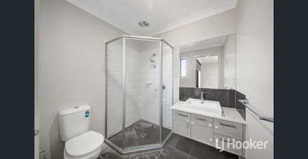 Spacious Family Living in Prime Brookfield Location! - Photo 3