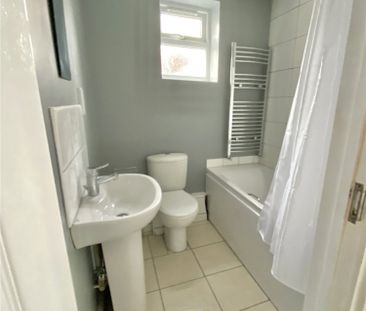 Warden Court, - Photo 1