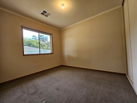 LARGE FAMILY HOME! - Photo 2