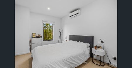 Contemporary Living - Photo 2