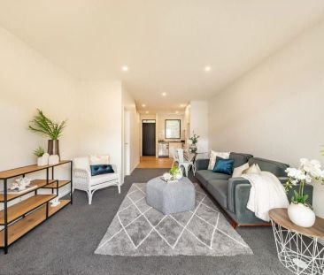 Modern two bedroom town house - Photo 2