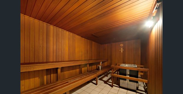 North-Facing Contemporary Apartment in Prestigious 'Pinnacle' Building - Photo 1