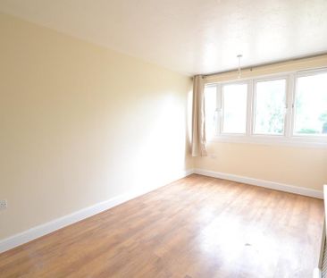 1 bedroom in a flat share to rent - Photo 2