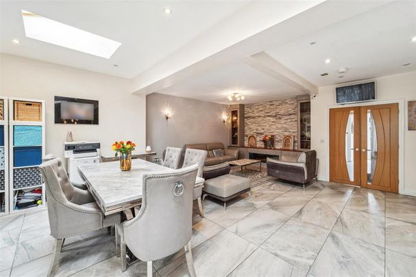 4 bedroom semi-detached house to rent - Photo 1