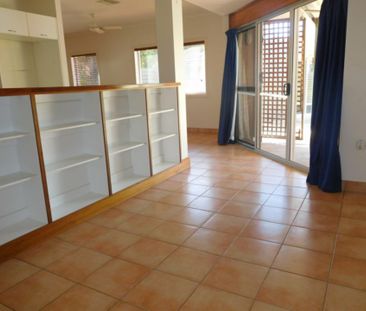 4 Bedroom, 2 Bathroom House in Larapinta with Outdoor Entertaining - Photo 6