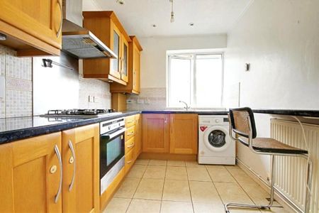 2 bedroom maisonette to rent - Photo 3