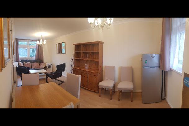 5 Bed Flat, Lorrimore Square, SE17 - Photo 1