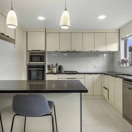 Townhouse living upgraded! - Photo 3