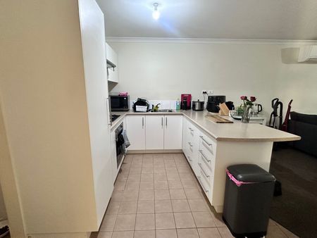 Modern Comfort & Convenience in a Prime Location - Photo 4