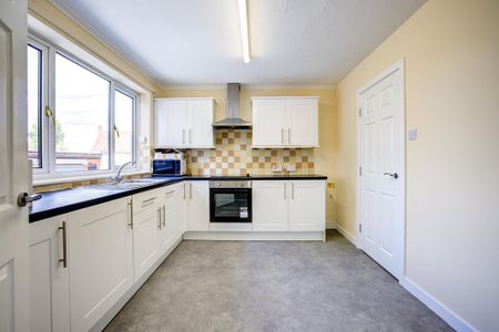 3 bedroom flat to rent - Photo 3