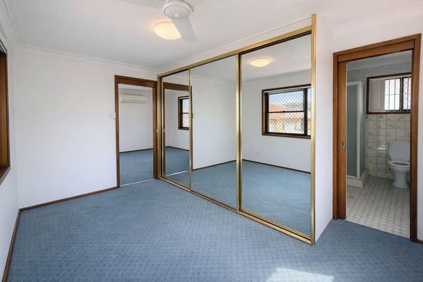 Bills included - Charming & Character-Filled Family Home in Peaceful Setting - Photo 1