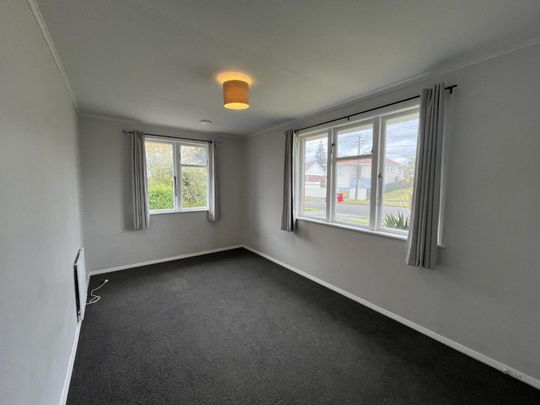 Three bedroom family home - Photo 1