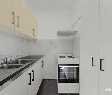 Bright, Stylish & Exceptionally Located - Photo 3