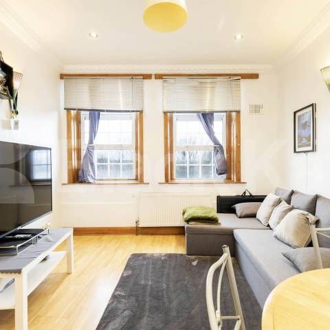 A well-presented two-bedroom flat located on Burnley Road in the heart of Dollis Hill - Photo 1