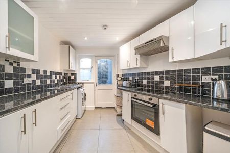 2 bedroom terraced house to rent - Photo 4