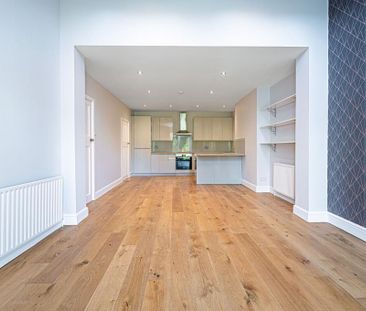 3 bedroom flat to rent - Photo 4