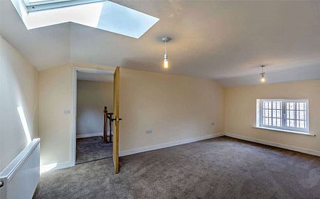 Spacious modern barn conversion, brand new throughout with allocated parking and sun-trap West facing garden - Photo 4