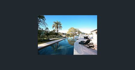 Have Christmas drinks on the balcony while enjoying the Story Bridge Christmas lights then catch the kitty cat to the CBD for dinner! - Photo 3