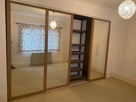 4 bedroom semi-detached house to rent - Photo 2