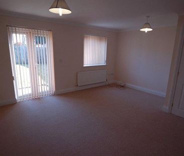3 bedroom semi-detached house to rent - Photo 2