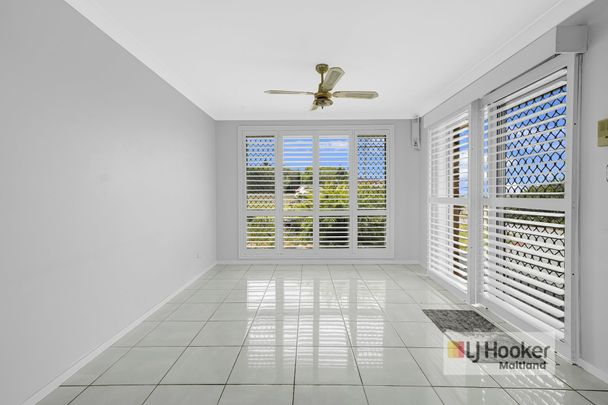 Well Presented Family Home! - Photo 1