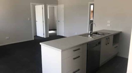 Sunny 3 bedroom house for rent!! - Photo 5