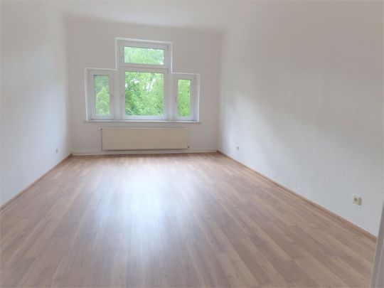 Leutzsch - Schöne 3 Zi.- Whg., Gäste WC, Loggia, frisch saniert! - Photo 1