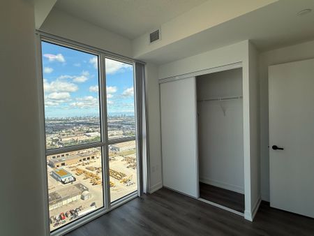 For Lease - 28 Interchange Way Unit# D-3705, Vaughan, Ontario - Photo 4