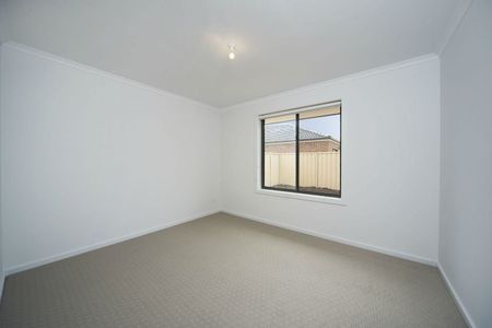 Modern 3-Bedroom Courtyard Home in a Coastal Lifestyle Location - Photo 5