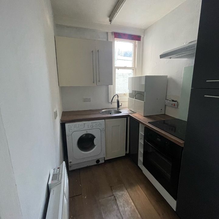 Studio Flat, Carlisle Road, BN3 - Photo 1